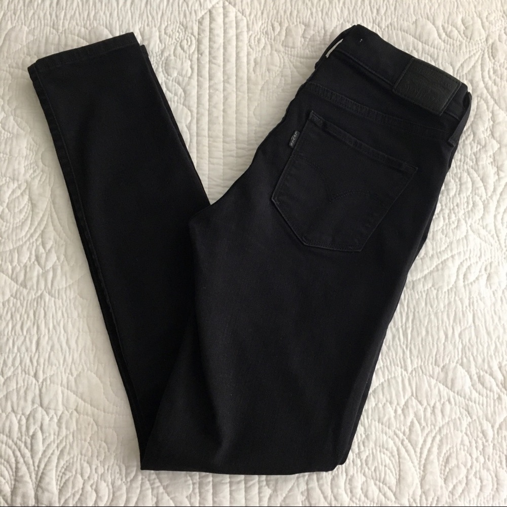 Levi’s Black Skinnies